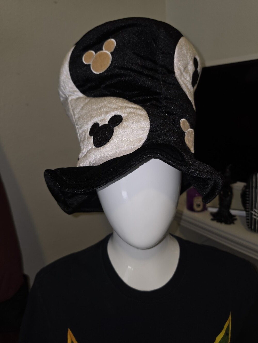 Disney Parks Mickey Mouse Yin Yang Mad Hatter Velvet Top Hat EUC Adult
